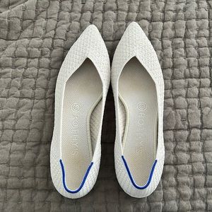 Women’s size 8 Rothy’s the point
